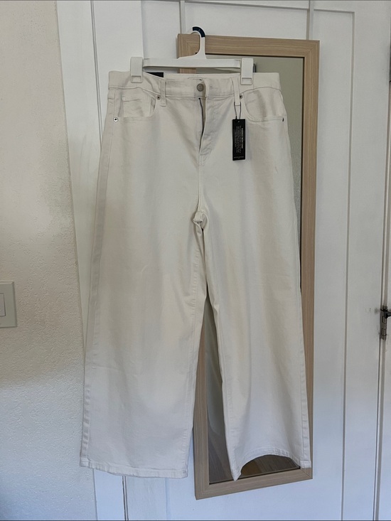 Denim - Banana Republic Vintage Stretch Wide Leg size 14 white jeans
